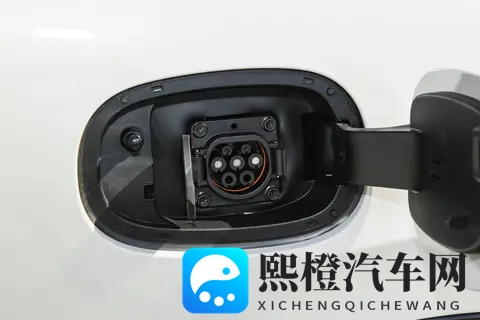 t55.44C陈冠希与陈慧琳:明星座驾揭秘:个性与优雅,谁更懂潮流?-2