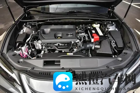 同为豪华燃油家轿，雷克萨斯ES 硬刚奥迪A4L，谁更胜一筹？-1