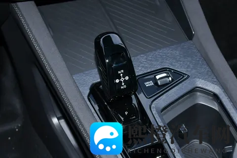 通勤代步好选择 第三代领克 03 燃油性价比试驾-2