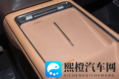 家用MPV选车难?五菱星光730:10万级预算,装下全家的舒享出行-2