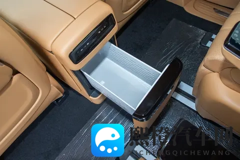 宜商宜家、全面均衡!试驾26款岚图梦想家,到底表现如何?-3