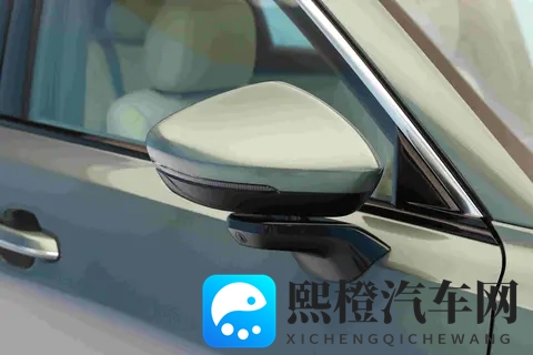 新车 中大型SUV_续航最高205公里,红旗HS6 PHEV将于11月15日预售-3
