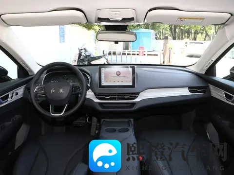 新款红旗纯电中型车售价不足9万起!全新外观更动感,续航500公里-3