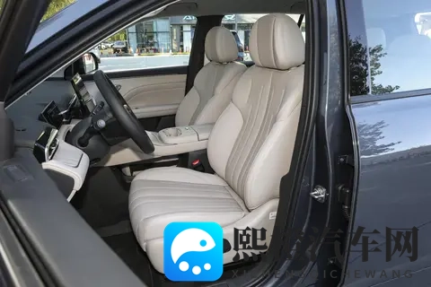 实测油耗不到6L,动力不输20万级增程SUV,它凭什么这么香?-1