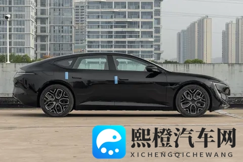 25万级起售,无短板的中大型豪华轿车?阿维塔12四激光版-3