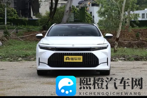 2024款进口丰田皇冠:车型配置对比与选买建议-1