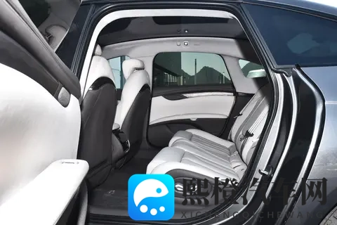 自主品牌新能源豪华中大型车对比，阿维塔 12和智己L7怎么选？-1