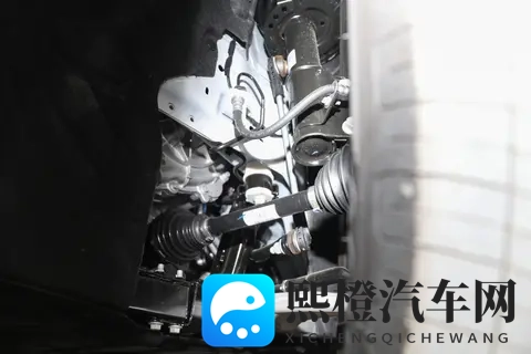 林肯 Z 选燃油还是混动？要燃油尊尚版还是要尊尚混动版的质感？-3