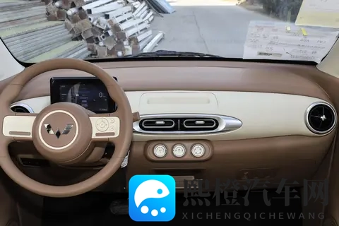 五菱宏光MINIEV四门版301km款上市，558万值吗？-1