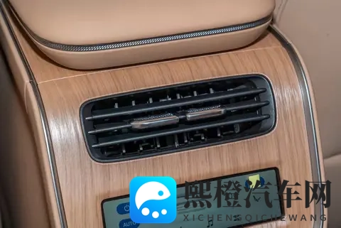 全家试驾星纪元ET,3000mm轴距真能装下幸福?全景天幕+飞鱼底盘-3