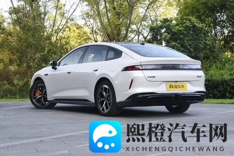 智己LS9:让“中国旗舰”的未来照进现实丨人汽-1