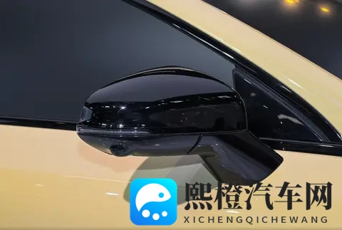 续航605公里!零跑Lafa5五款配置对比,差价8000元,推荐买Pro版-2