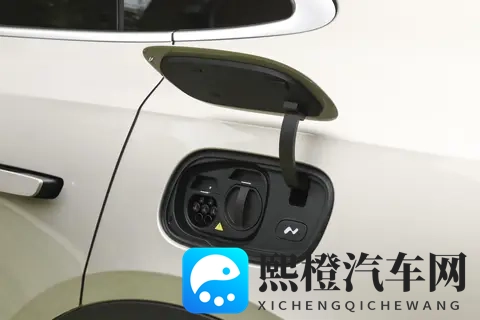 150项顶配标配!智己LS9 3228万起,旗舰大六座-1