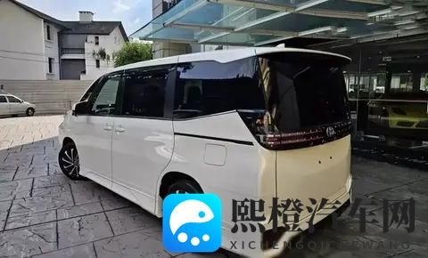 丰田杀疯了！埃尔法入门版跌破24万，3米轴距+8座太香了-2