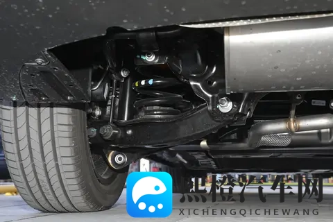 全家自驾游,选这款紧凑型SUV,动力足、续航长、舒适性高-3