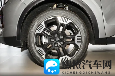 988万元起售,全系均搭载15T+7DCT,2025款领睿该怎么选?-3