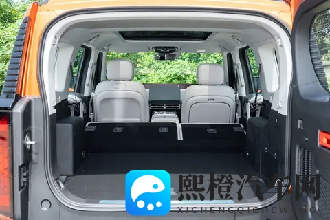 越野爱好者看过来!实地体验车续航 1400km 还标配三把锁-2