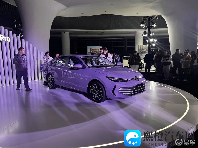 888万起的朗逸Pro,标配腾讯生态,要智能冲顶配-1