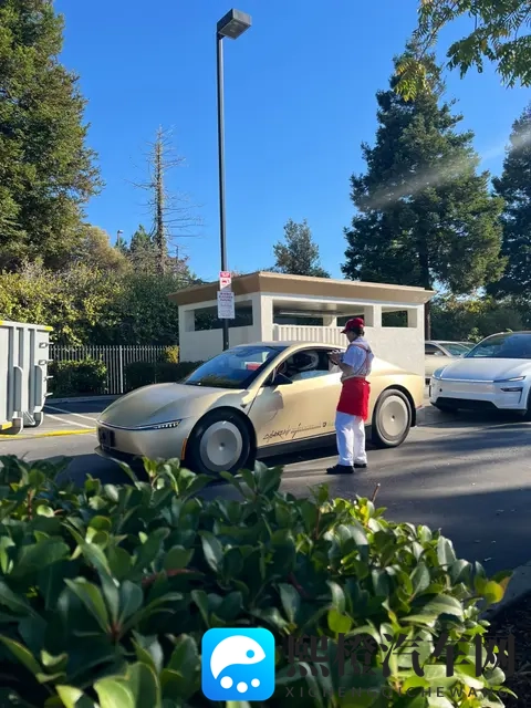 Cybercab亮相进博会,特斯拉:AI技术将加速世界迈向可持续的富足-2