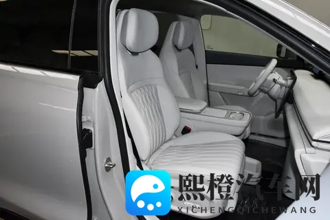 家用大5座推荐!1898万起,配8295芯片+20底盘,家用真香-3