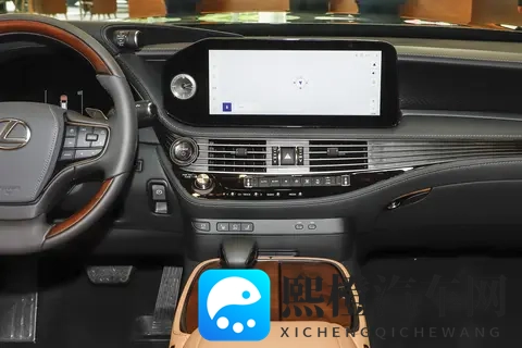 雷克萨斯LS实力出众,提供四款配置可选-1