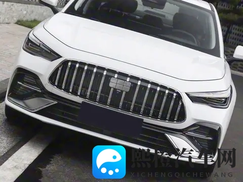 吉利“上硬菜”，688万三厢轿车，亏电油耗28L，买家用车看它-1