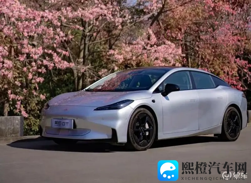 陈冠希和阿娇13分钟视频:陈冠希与阿娇私密片段曝光,时长仅13分钟-1