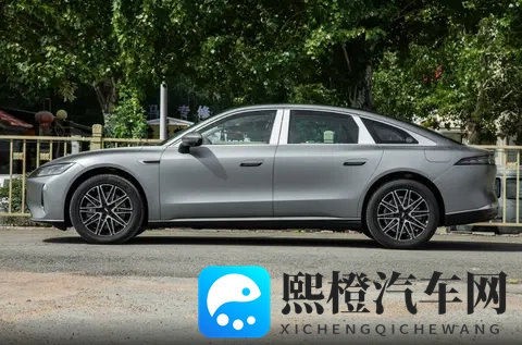 奇瑞推出的中大型车,长超5米+零百79s,15万可拿下,风云A9L-1