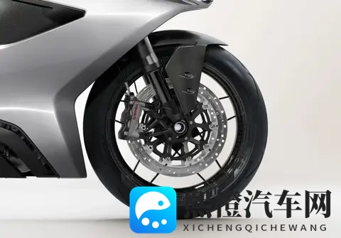 英伦传奇涅槃!诺顿Manx R全新V4动力亮相米兰展,TVS赋的复兴宣言-1