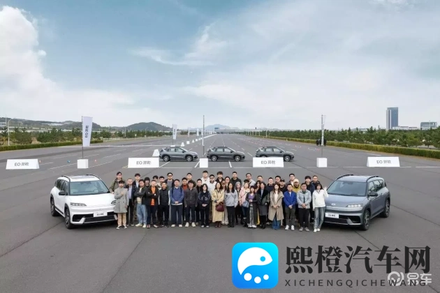 海贼王女帝被 羞羞真人:汽车设计新潮流:动漫女神与现代科技跨界碰撞-1