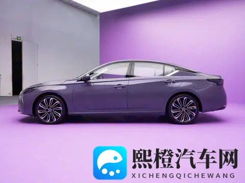 全新天籁PLUS实车亮相,配备鸿蒙座舱,外观更年轻,搭载20T+CVT-2