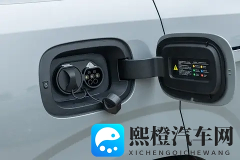 腾势N8L DM试驾：3198万元起售，能装下三代人欢乐的大六座SUV-3