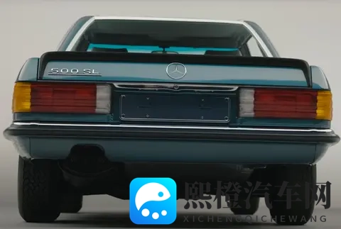 92岁老人收藏的1982年全新奔驰500SL-1