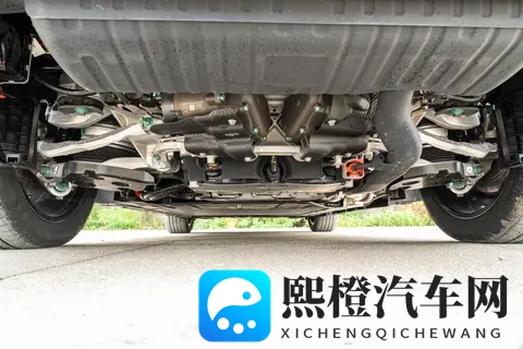 新能源大六座插混SUV对比，腾势N8L DM和领克900该如何选择？-3