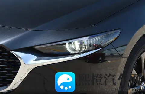 黄灯新规真要罚200扣6分?2025年11月起,车主别再凭感觉开了!-1