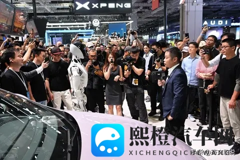 男生把小困困进女生困里广告:男生引入女生圈,共度困顿时光-2