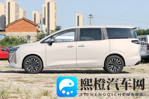 2025 年真七座 SUV 标杆？五菱星光 730：第三排能躺、能装露营装备-2