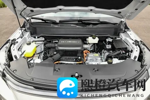 又一中型插混SUV加入价格战,续航230公里+四驱+大饼轮毂-2