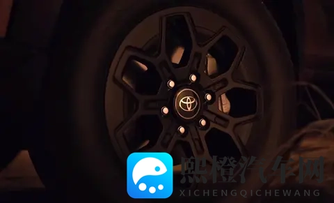 新一代丰田Hilux Travo预告11月10日泰国首发!-1