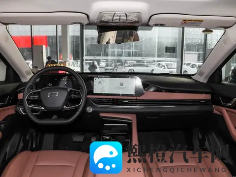 试驾2026款奔腾B70:戈型大灯+掀背尾门,这匹家用黑马实力几何?-2