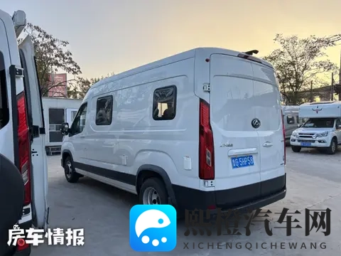 18万买长轴大空间房车!6座3张床自动挡,带10度电能洗澡做饭-1