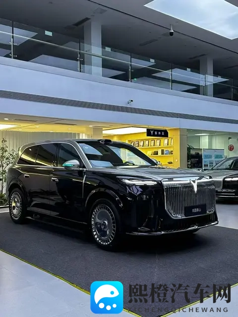 岚图泰山实车到店，长超5米2+后轮转向，配517马力+三腔空悬-3