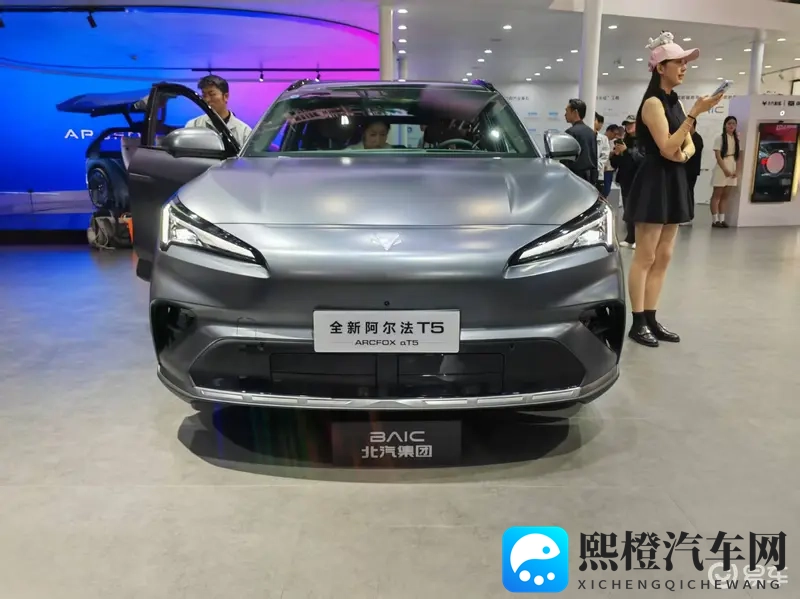 纯电+增程，入门即高配，极狐全新阿尔法T5性价比逆天了-1