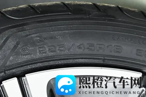 10万级国产轿车，凭什么能卖出67万辆？看完吉利星瑞你就彻底懂了-1