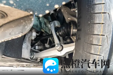 华为乾崑+鸿蒙座舱,试驾26款岚图梦想家,全能MPV实至名归-3