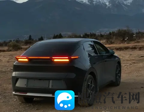 银色领克Z20惊现街头,官方新品还是车主改装?-2