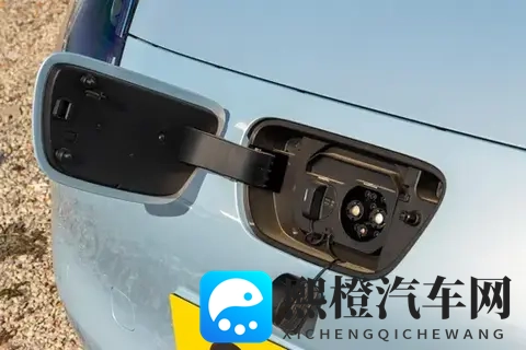 2025款五菱宏光MINIEV四门版购车指南:3个版本精准选择-3