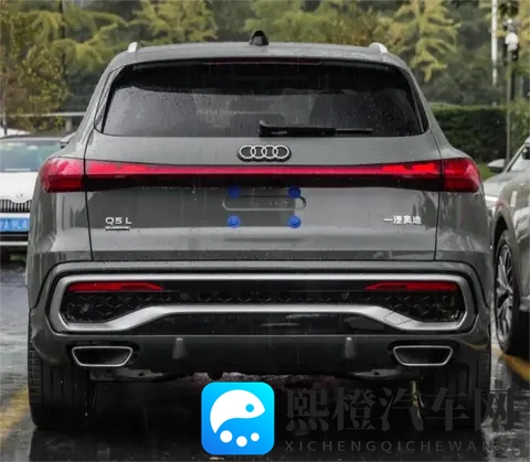 全新外观_三屏内饰,全新奥迪Q5L实车现身,搭华为驾辅_20T动力-2