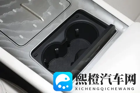 阿维塔 12 四激光版(2026 款)体验:实用配置下的豪华出行感受-3