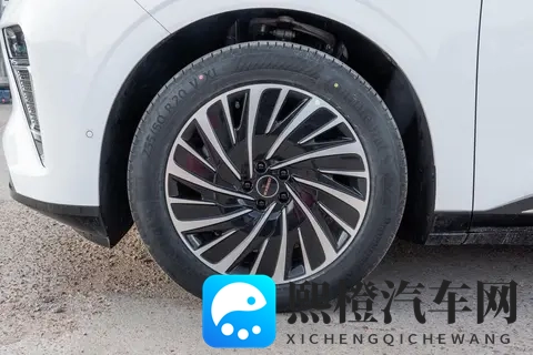 都说车是移动的家?这台星纪元ET把豪华、安全都给咱备齐了-2